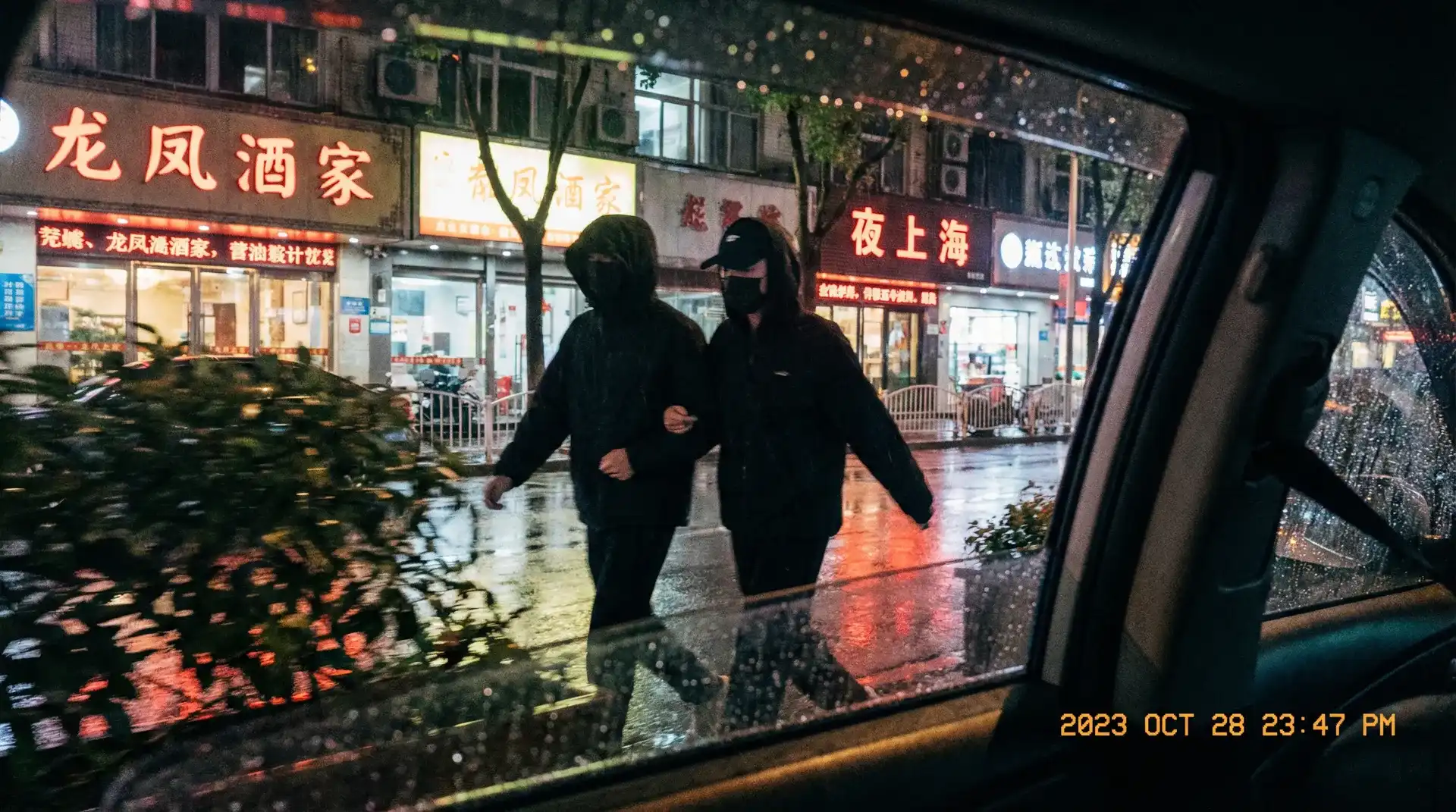 优德体育官网 - 顶流明星深夜密会现场抓拍照片